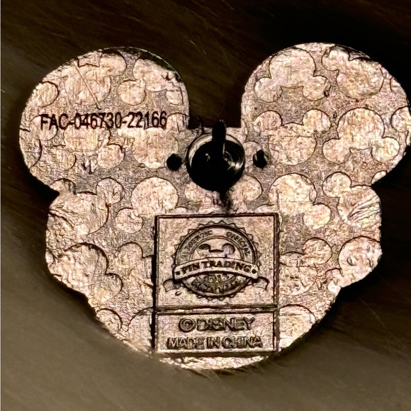 Disney Pluto Mickey Ears Trading Pin 2012 - Picture 2 of 3